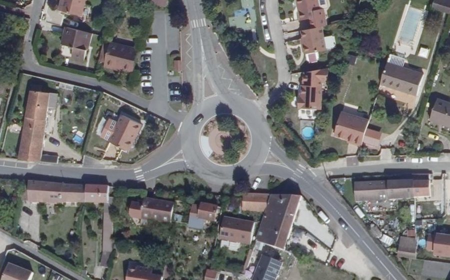 Vue aérienne du Rond-point anonyme n°26772313