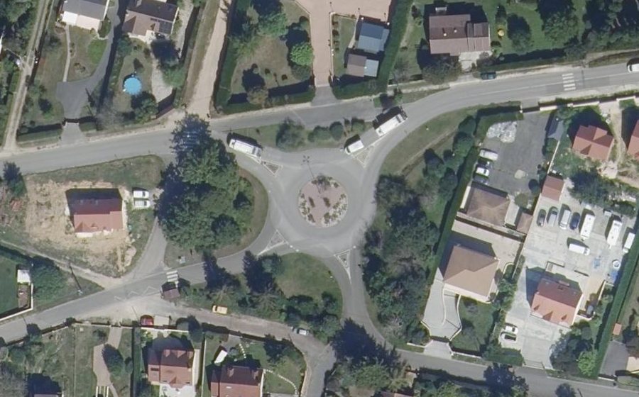 Vue aérienne du Rond-point anonyme n°26772318
