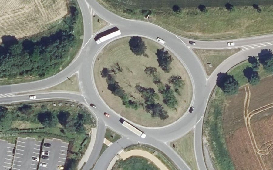 Vue aérienne du Rond-point anonyme n°26772503