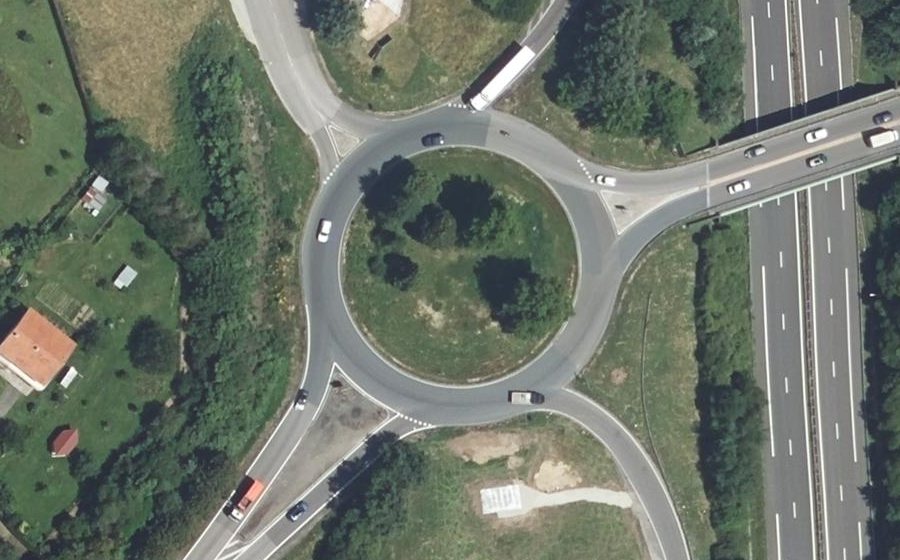 Vue aérienne du Rond-point anonyme n°26773853