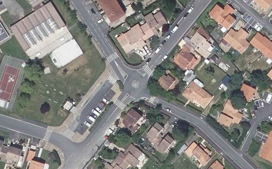 Vue aérienne du Rond-point anonyme n°267757955