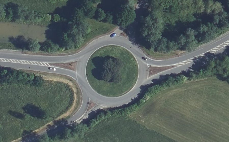 Vue aérienne du Rond-point anonyme n°26781345