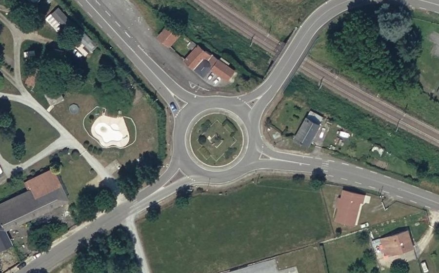 Vue aérienne du Rond-point anonyme n°26782670