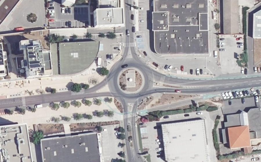 Vue aérienne du Rond-point anonyme n°26782723