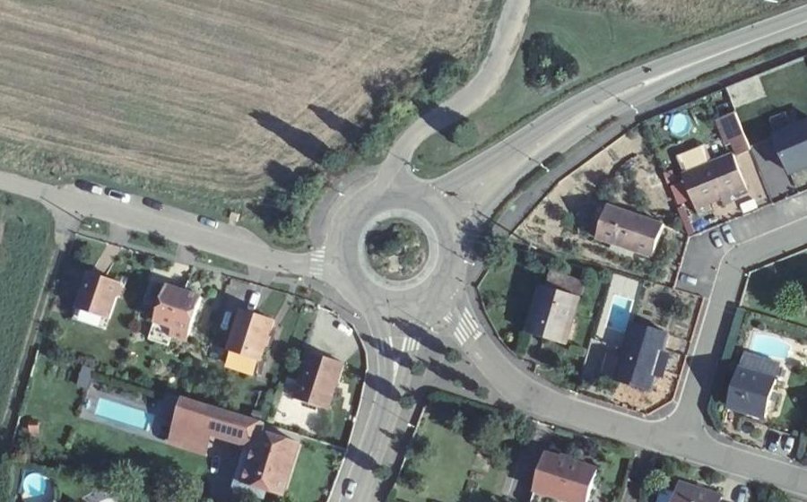 Vue aérienne du Rond-point anonyme n°26784110