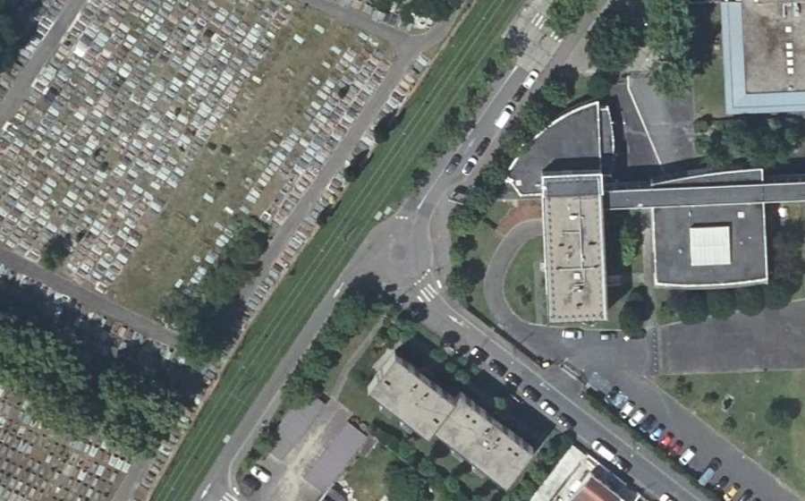 Vue aérienne du Rond-point anonyme n°267870884