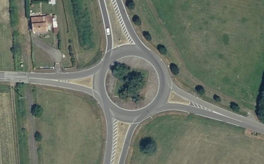 Vue aérienne du Rond-point anonyme n°26788276