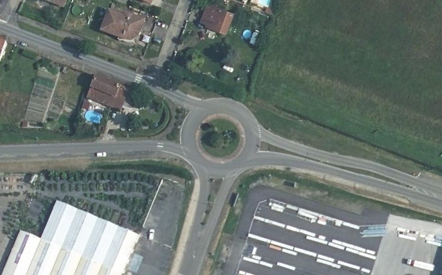 Vue aérienne du Rond-point anonyme n°26788461