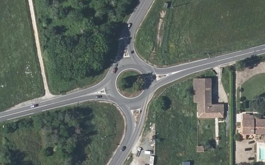 Vue aérienne du Rond-point anonyme n°26793897