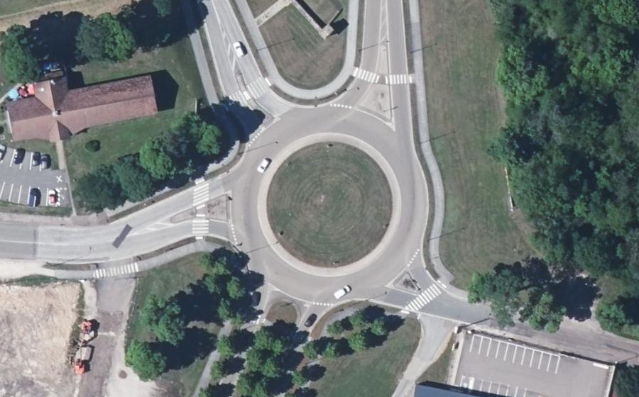 Vue aérienne du Rond-point anonyme n°26797529