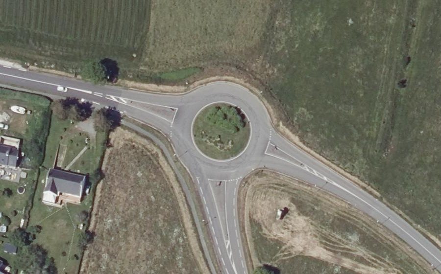 Vue aérienne du Rond-point anonyme n°26803169