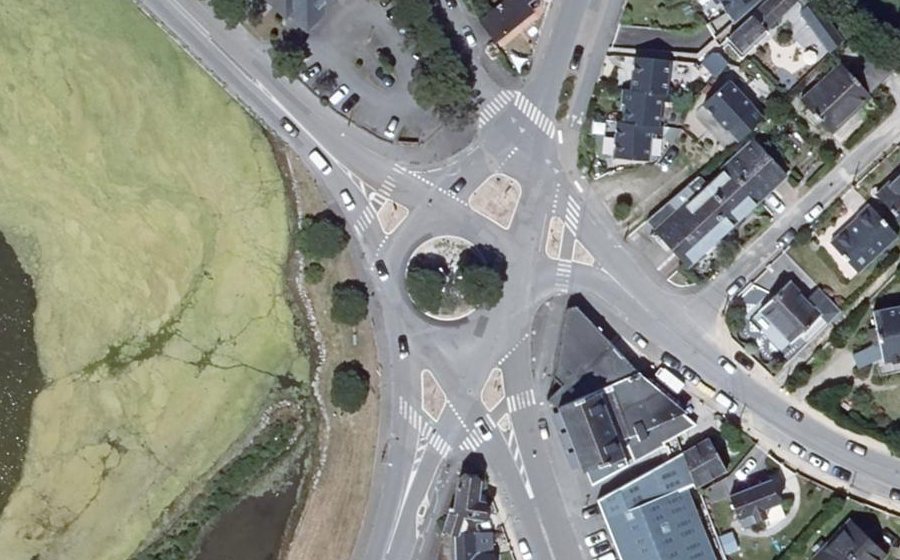 Vue aérienne du Rond-point anonyme n°26805810