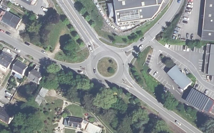Vue aérienne du Rond-point anonyme n°26806342