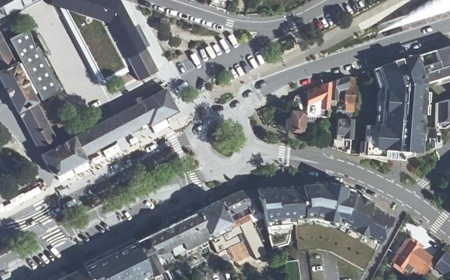 Vue aérienne du Rond-point anonyme n°268071934