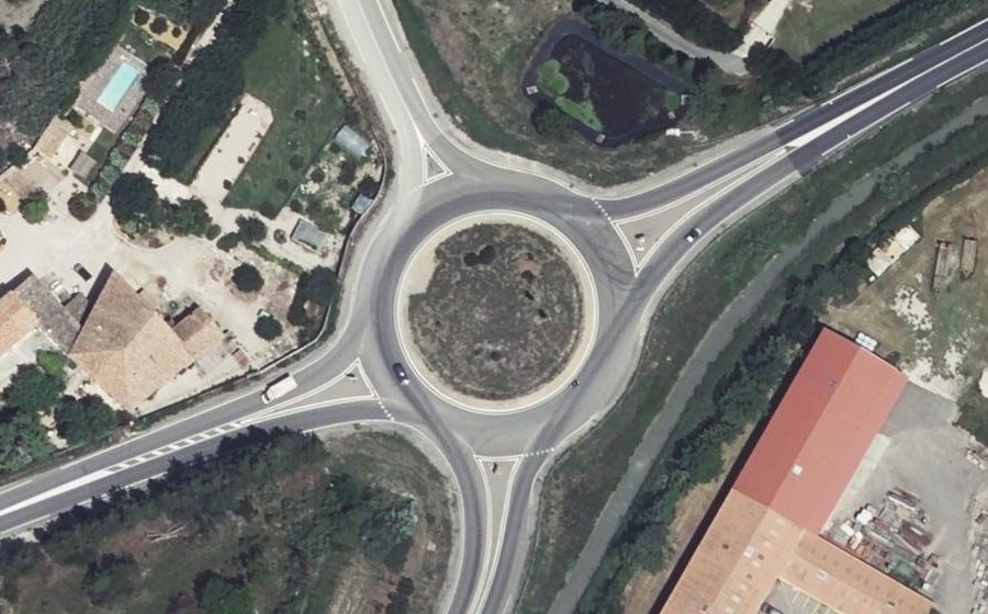 Vue aérienne du Rond-point anonyme n°26807811
