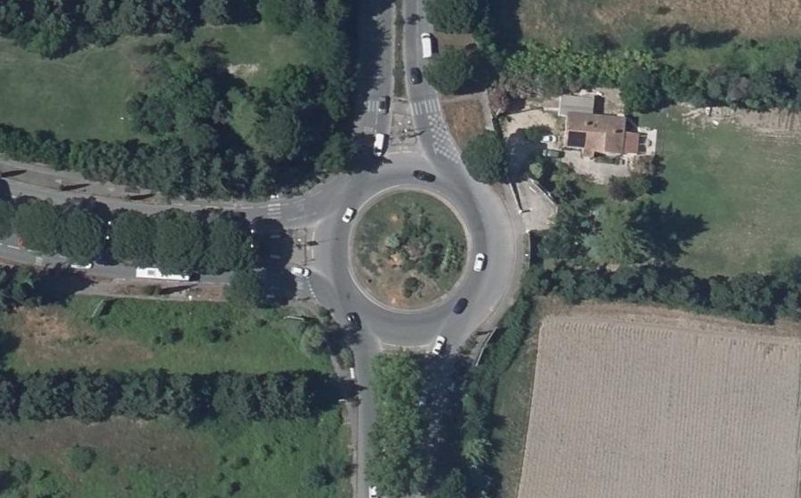 Vue aérienne du Rond-point anonyme n°26808409
