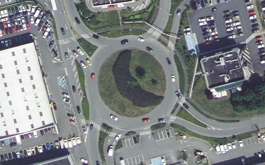Vue aérienne du Rond-point anonyme n°26811471