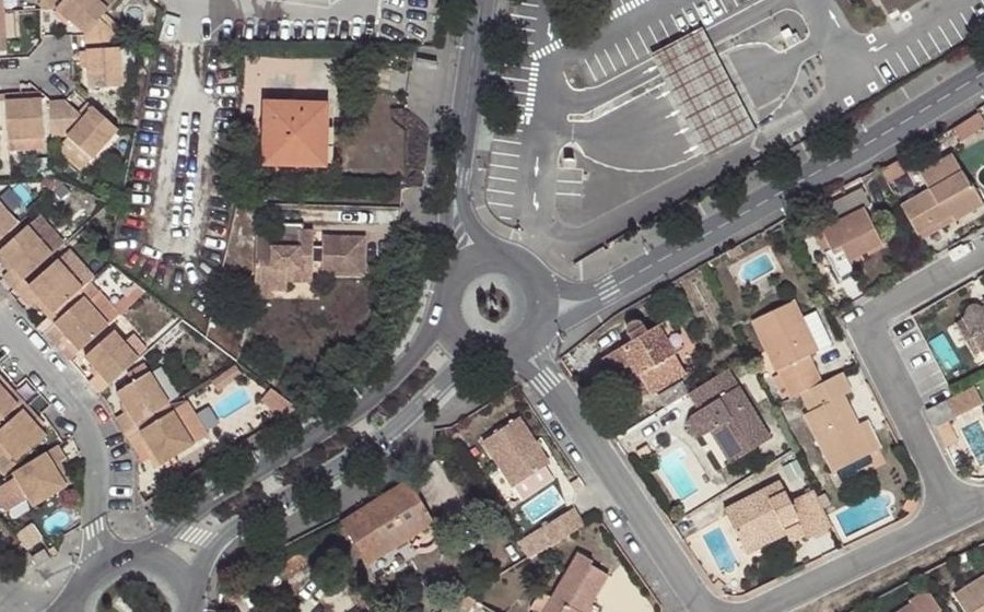Vue aérienne du Rond-point anonyme n°26812932