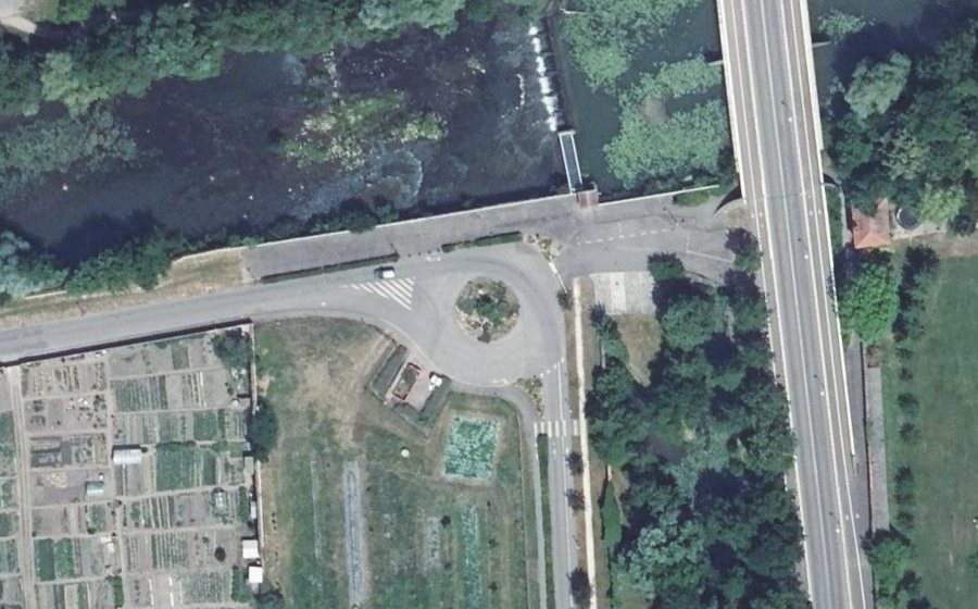Vue aérienne du Rond-point anonyme n°26813527