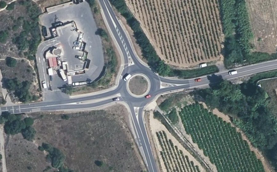 Vue aérienne du Rond-point anonyme n°268153307