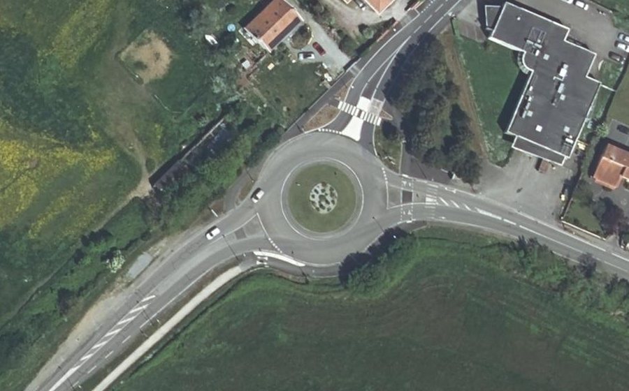 Vue aérienne du Rond-point anonyme n°26816074