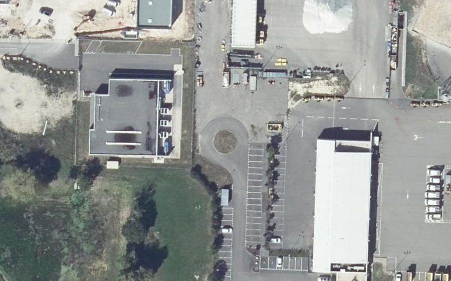 Vue aérienne du Rond-point anonyme n°268168774