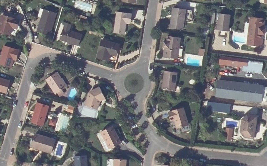 Vue aérienne du Rond-point anonyme n°268168788