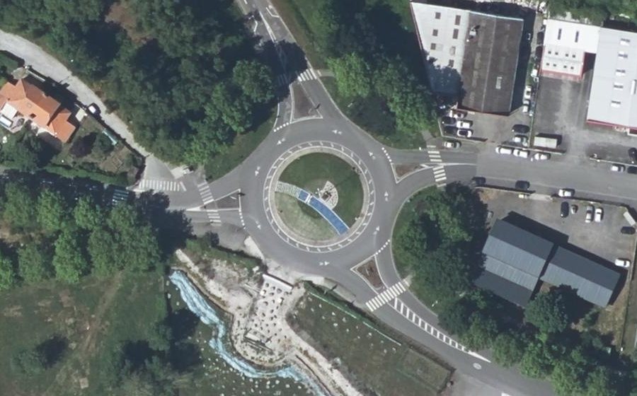 Vue aérienne du Rond-point anonyme n°26818866