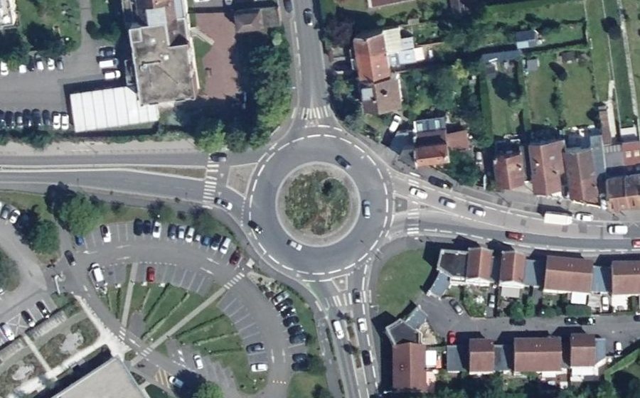 Vue aérienne du Rond-point anonyme n°26832642
