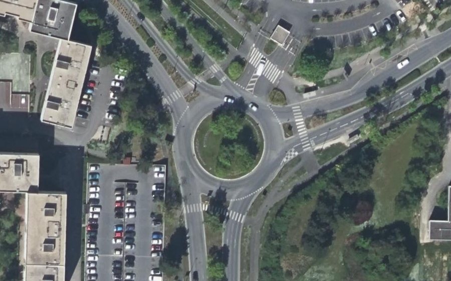 Vue aérienne du Rond-point anonyme n°26836709