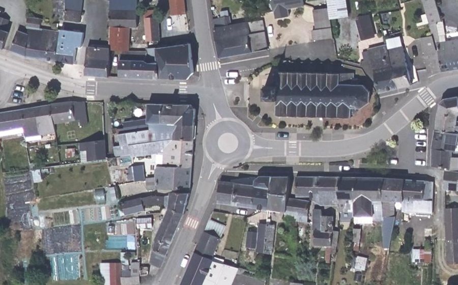 Vue aérienne du Rond-point anonyme n°268406408