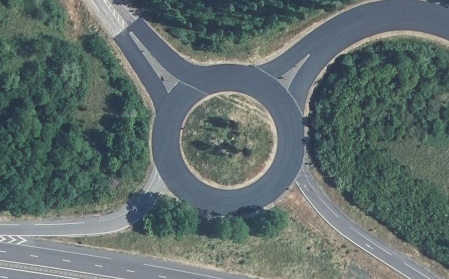 Vue aérienne du Rond-point anonyme n°26842659