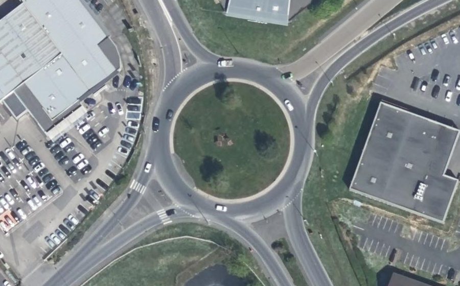 Vue aérienne du Rond-point anonyme n°26861398