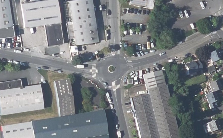 Vue aérienne du Rond-point anonyme n°26901778