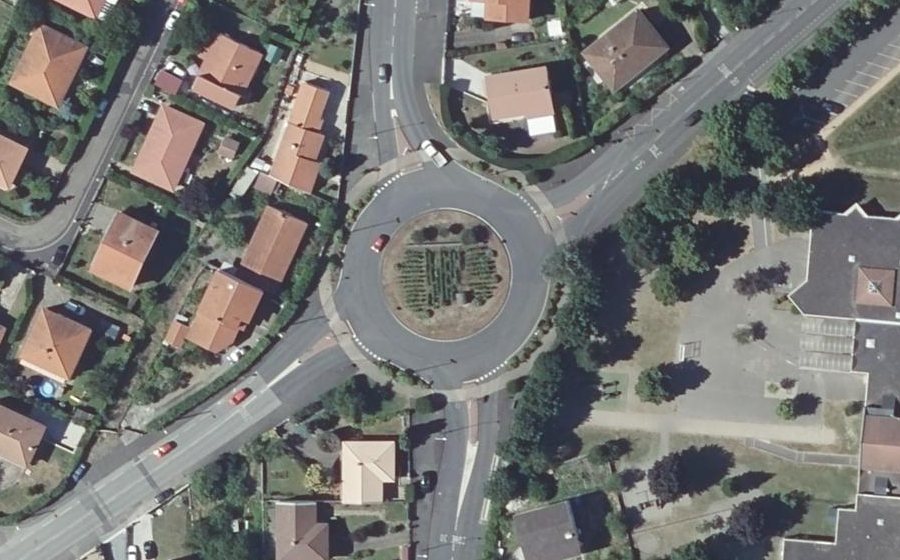 Vue aérienne du Rond-point anonyme n°26926405