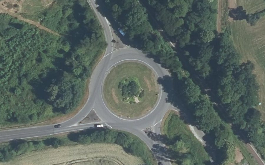 Vue aérienne du Rond-point anonyme n°26929571