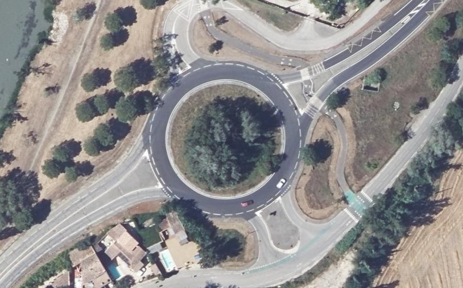 Vue aérienne du Rond-point anonyme n°269359442