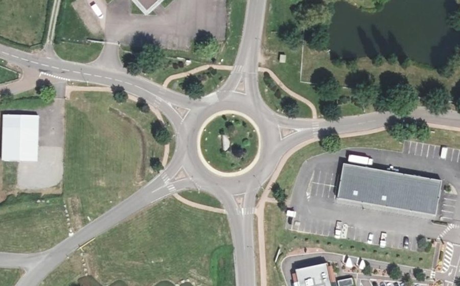 Vue aérienne du Rond-point anonyme n°26937531
