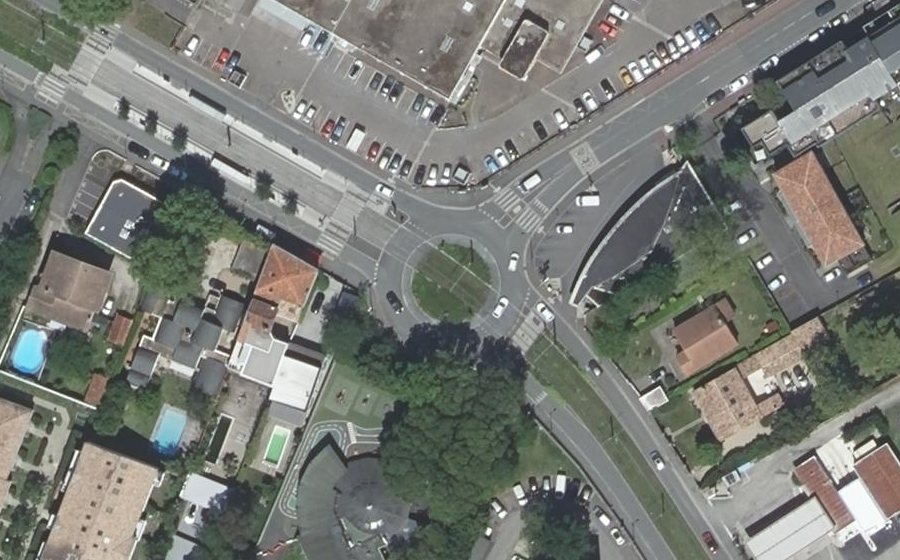 Vue aérienne du Rond-point anonyme n°26938229