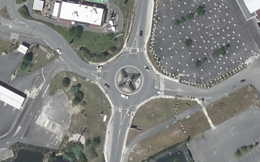Vue aérienne du Rond-point anonyme n°26938242