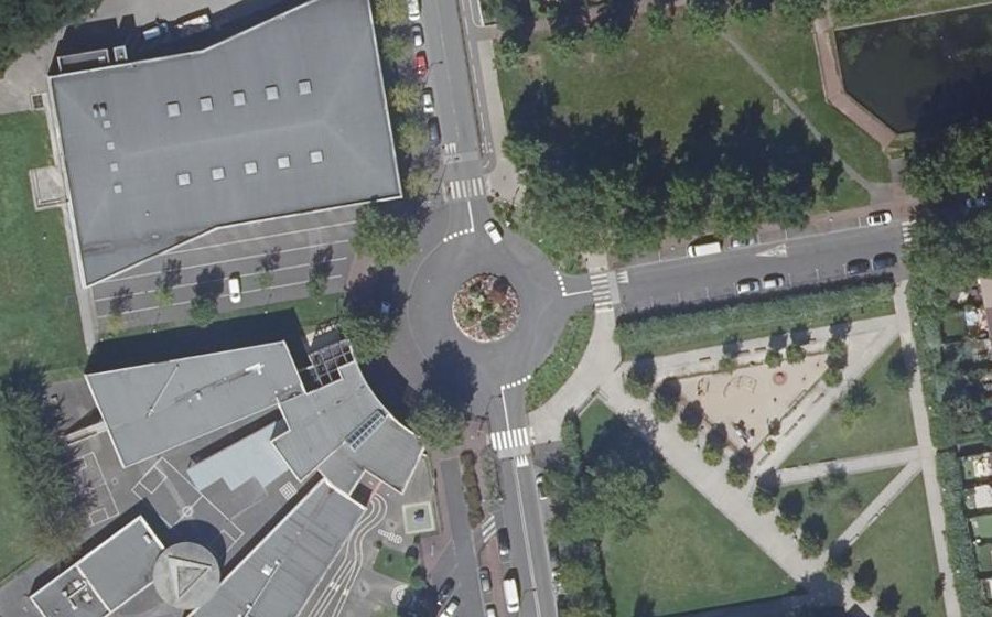 Vue aérienne du Rond-point anonyme n°26946280