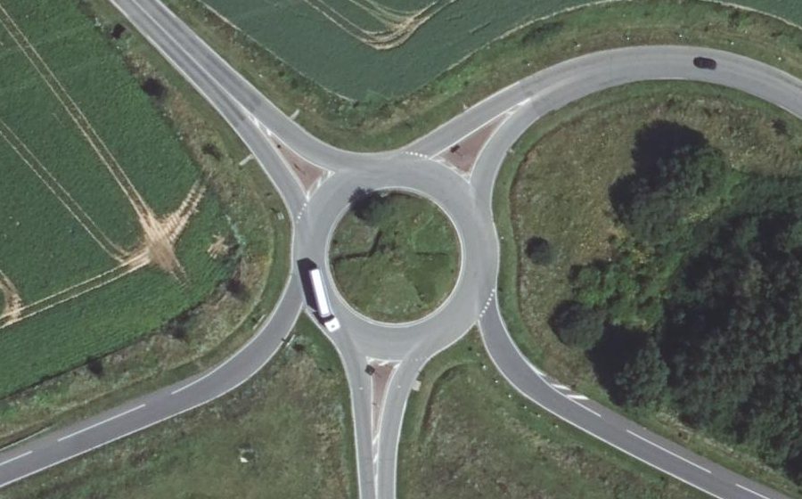 Vue aérienne du Rond-point anonyme n°26956052