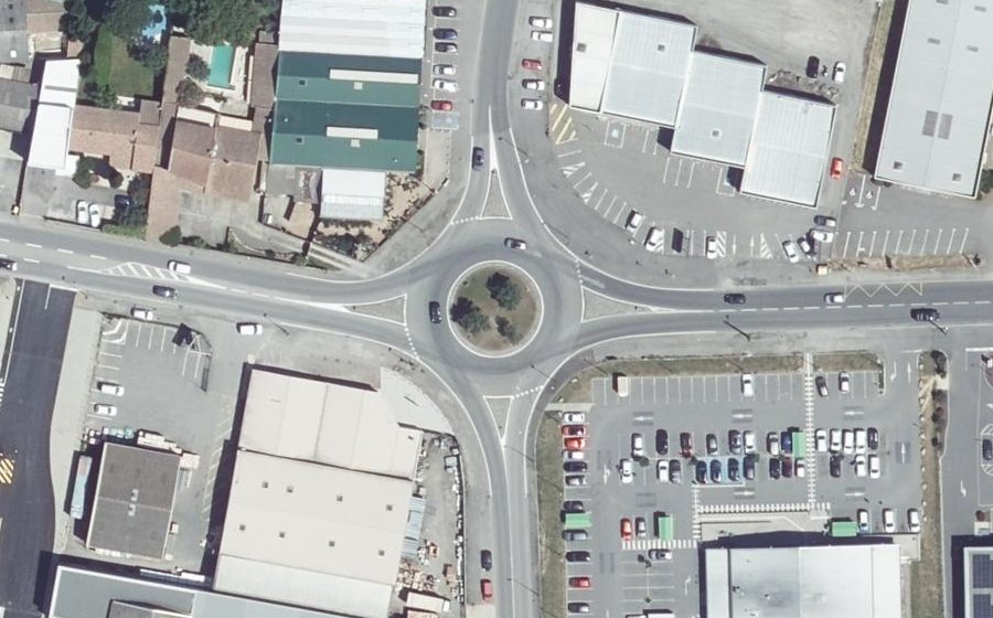 Vue aérienne du Rond-point anonyme n°26957860