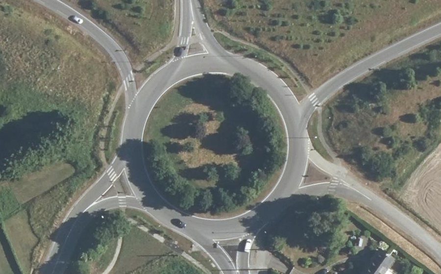 Vue aérienne du Rond-point anonyme n°26971445