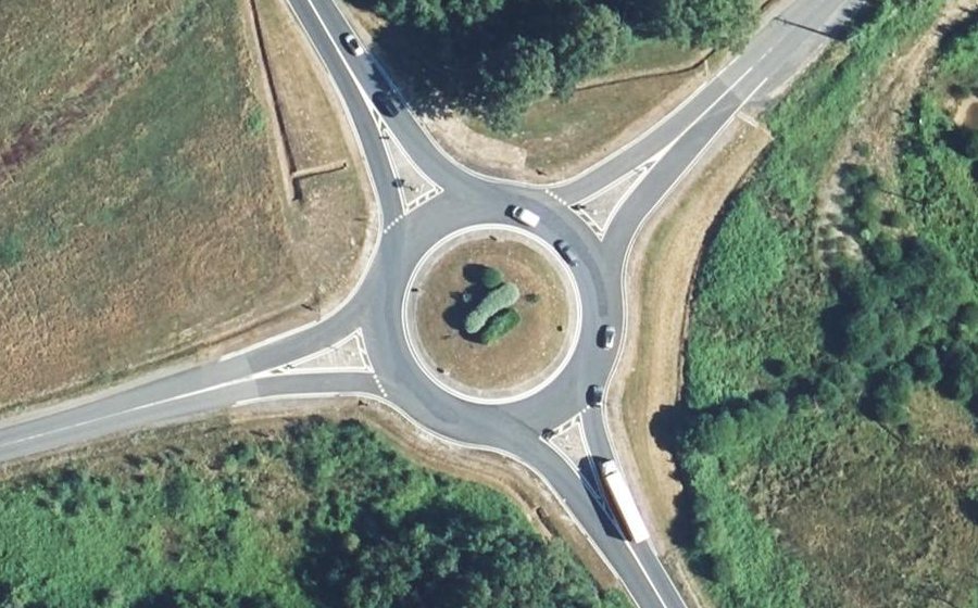 Vue aérienne du Rond-point anonyme n°26972427