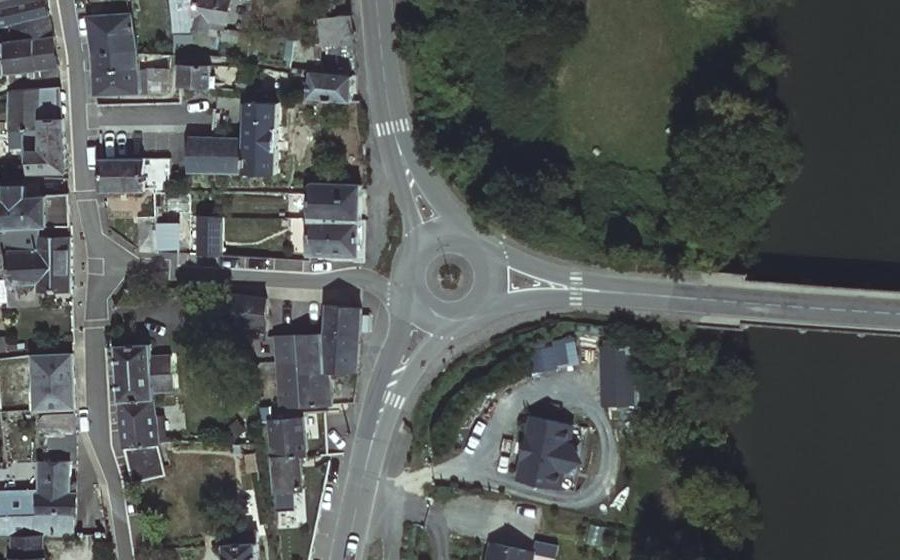 Vue aérienne du Rond-point anonyme n°26973954