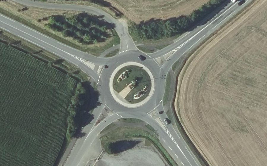 Vue aérienne du Rond-point anonyme n°26973960