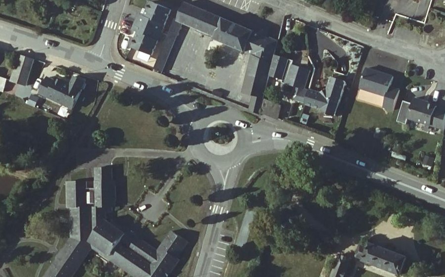 Vue aérienne du Rond-point anonyme n°26974529