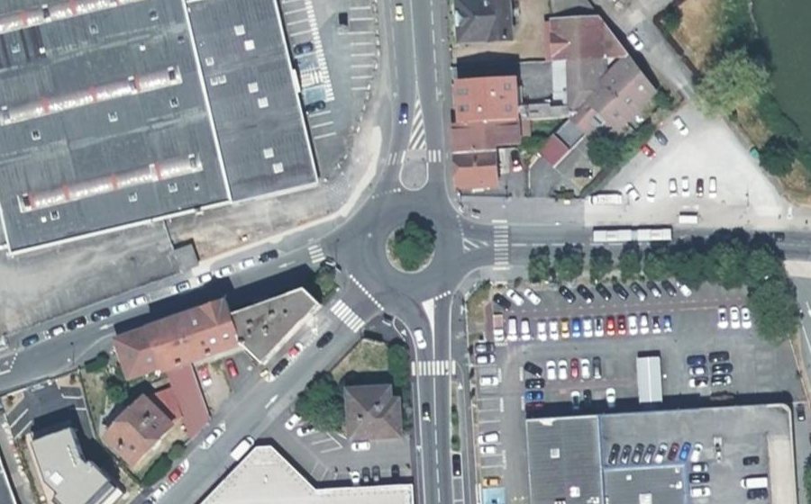 Vue aérienne du Rond-point anonyme n°26978707
