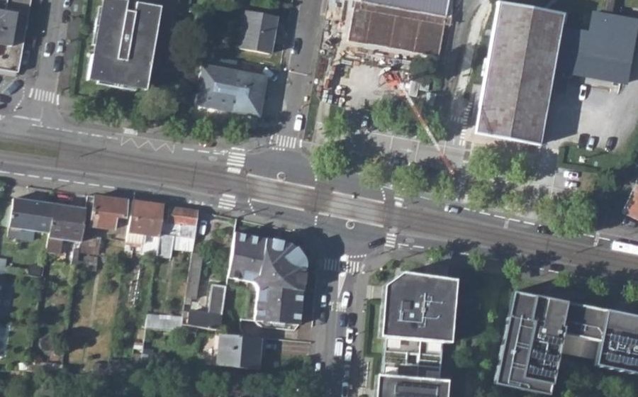 Vue aérienne du Rond-point anonyme n°26984344